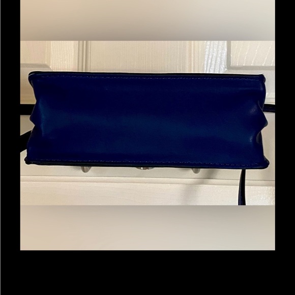 GAP Faux Leather Crossbody - Picture 4 of 8